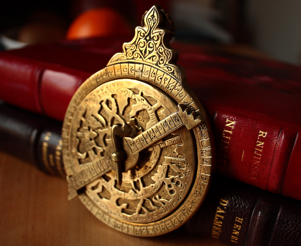 astrolabe-evan-bench